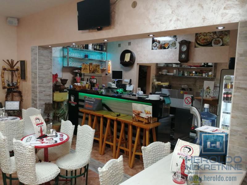 hitna prodaja dva spojena lokala povoljno  u centru grada!!! 30