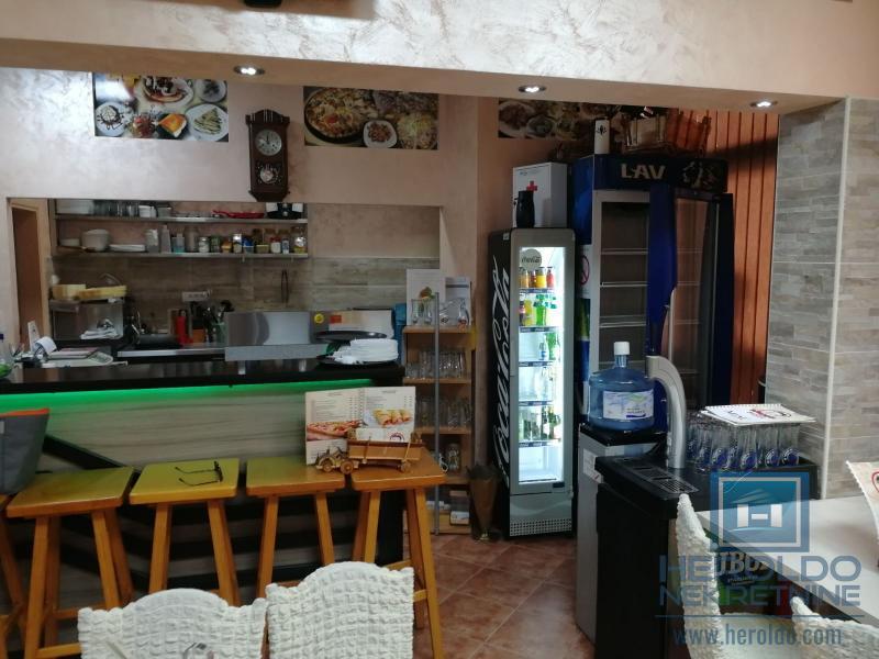 hitna prodaja dva spojena lokala povoljno  u centru grada!!! 16