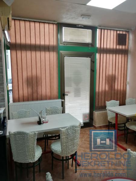 hitna prodaja dva spojena lokala povoljno  u centru grada!!! 19