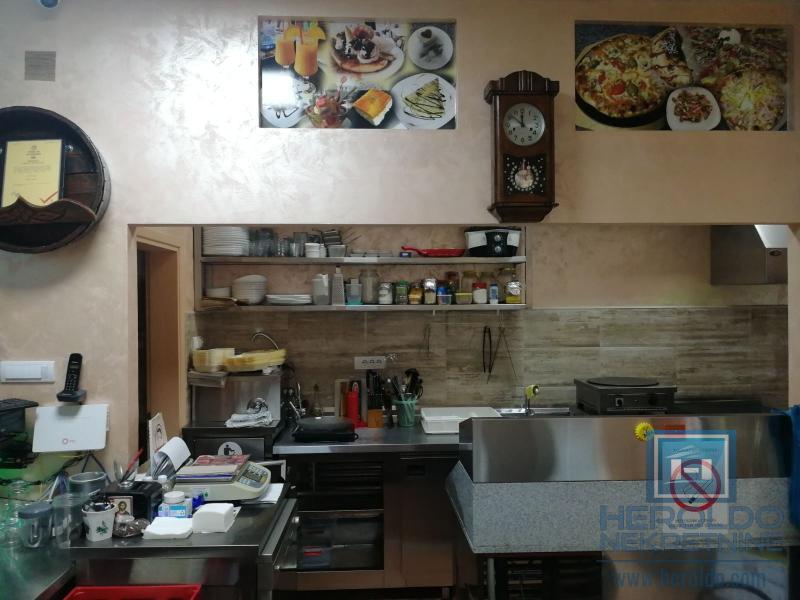 hitna prodaja dva spojena lokala povoljno  u centru grada!!! 22