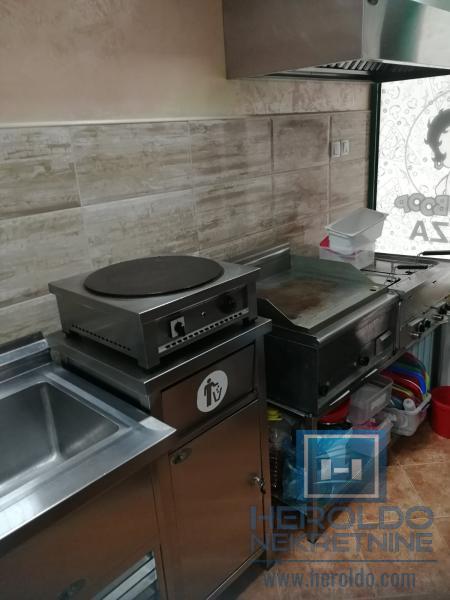 hitna prodaja dva spojena lokala povoljno  u centru grada!!! 2