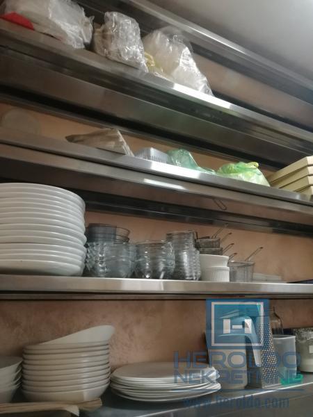 hitna prodaja dva spojena lokala povoljno  u centru grada!!! 10