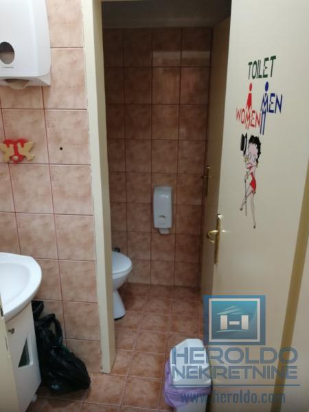 hitna prodaja dva spojena lokala povoljno  u centru grada!!! 15