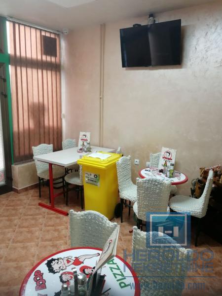 hitna prodaja dva spojena lokala povoljno  u centru grada!!! 8