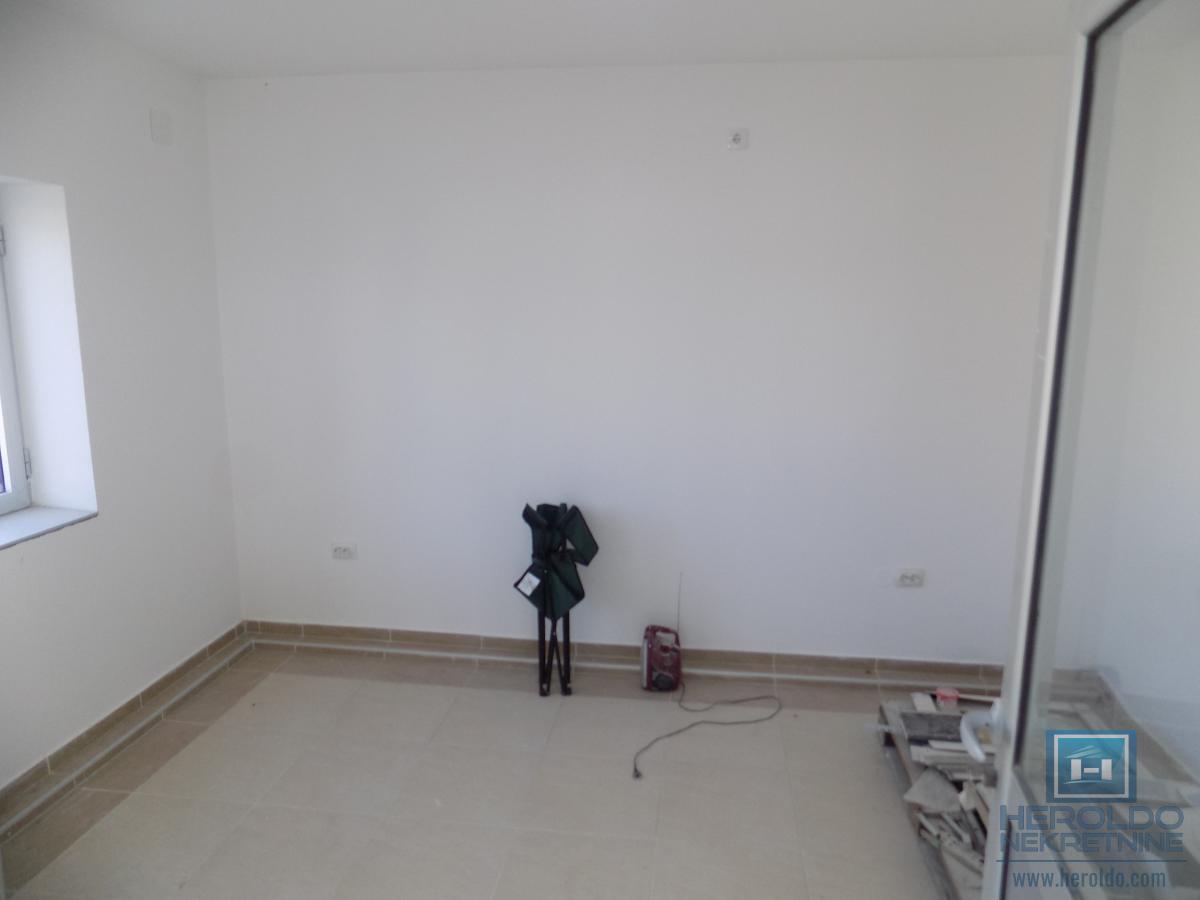 Hala za izdavanje-poslovna zgrada za izložbeni ili prodajni prostor 11