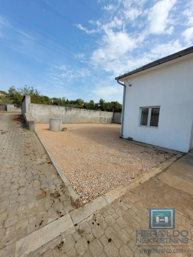 Hala za izdavanje-poslovna zgrada za izložbeni ili prodajni prostor 16