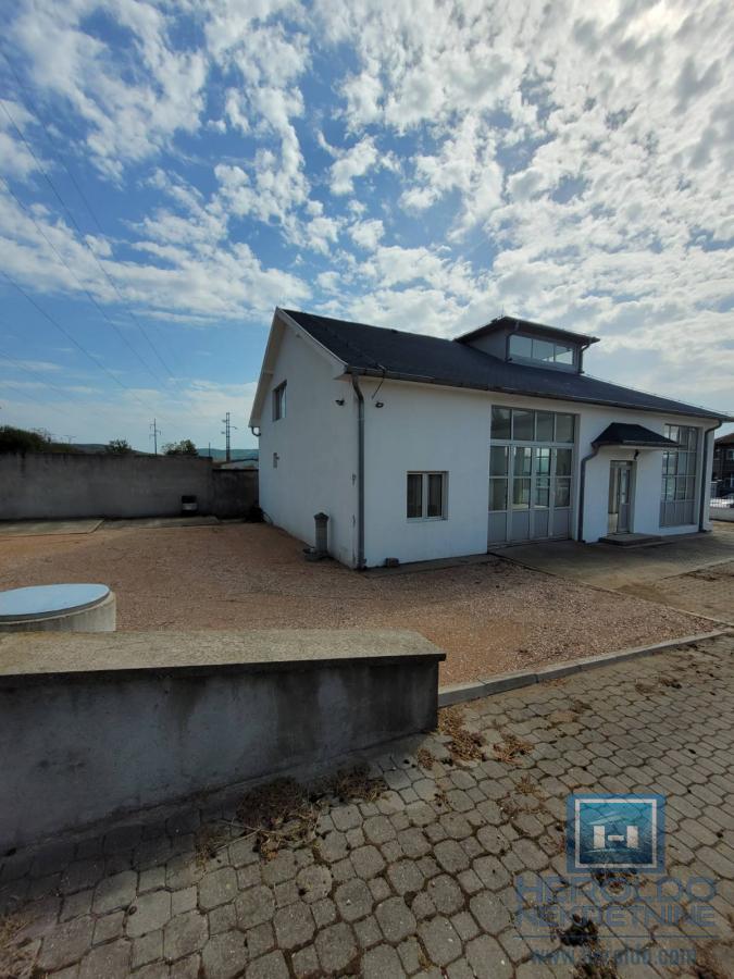 Hala za izdavanje-poslovna zgrada za izložbeni ili prodajni prostor 17