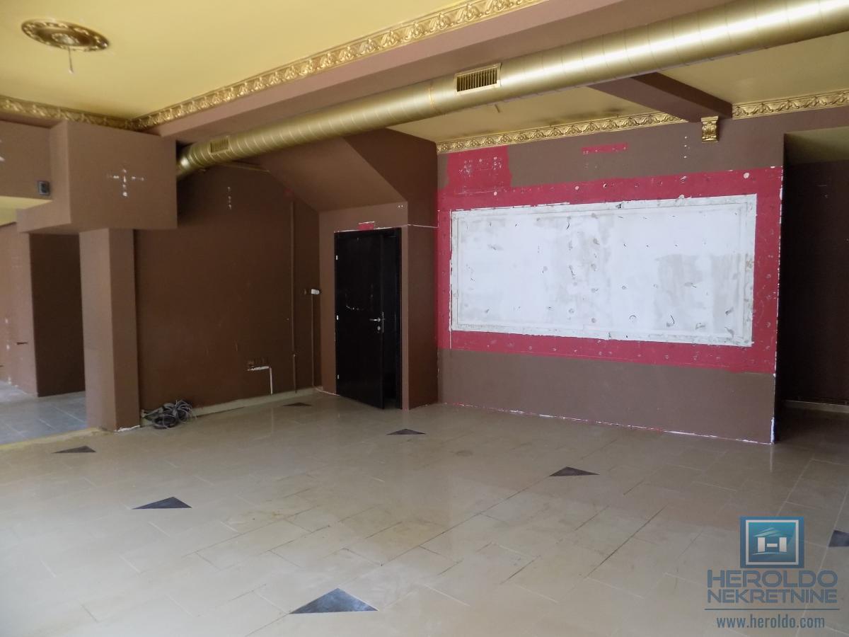Izdajemo lokal u prizemlju u samom centru grada-deljiv na dva manja lokala 5