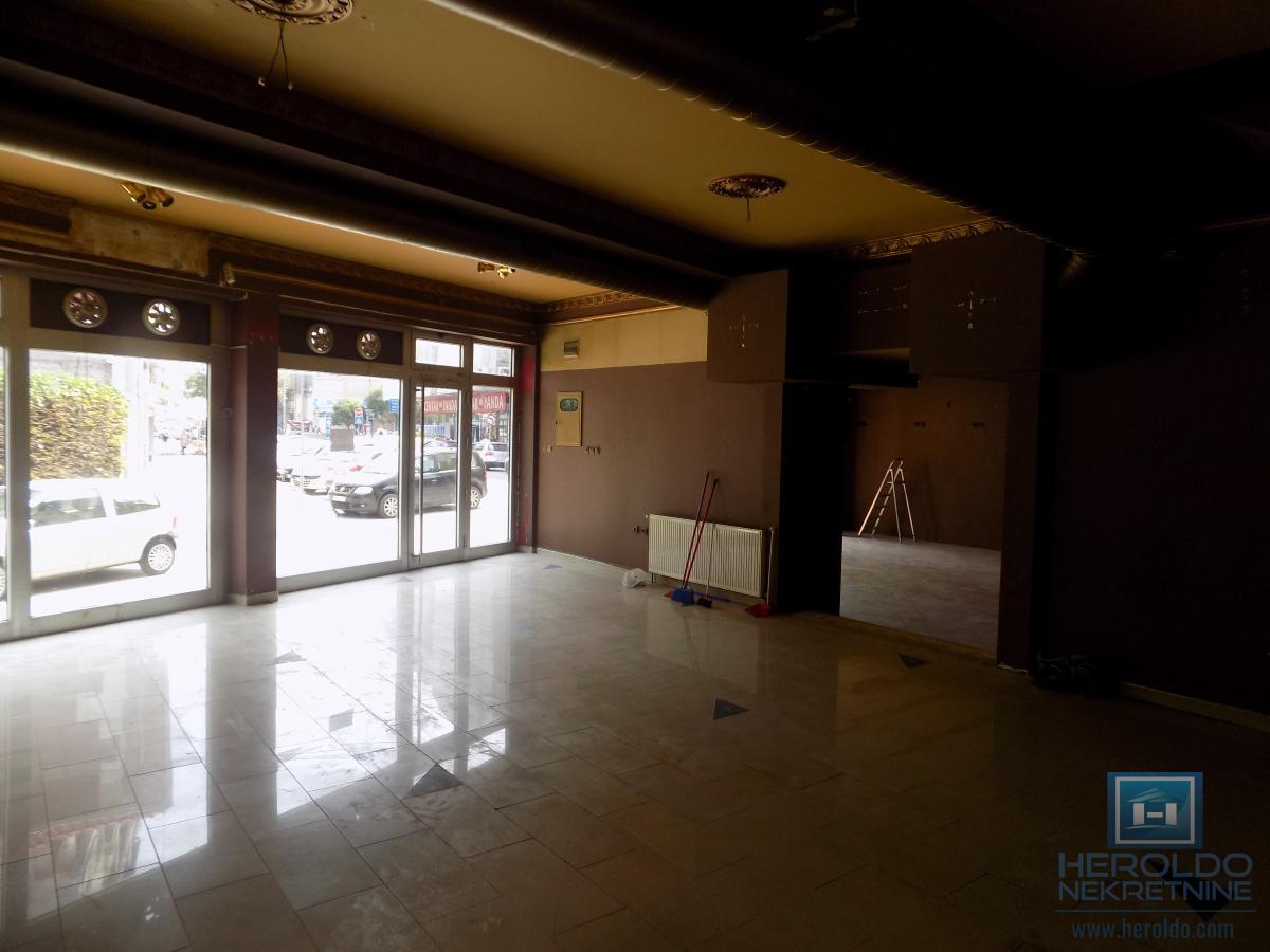 Izdajemo lokal u prizemlju u samom centru grada-deljiv na dva manja lokala 6