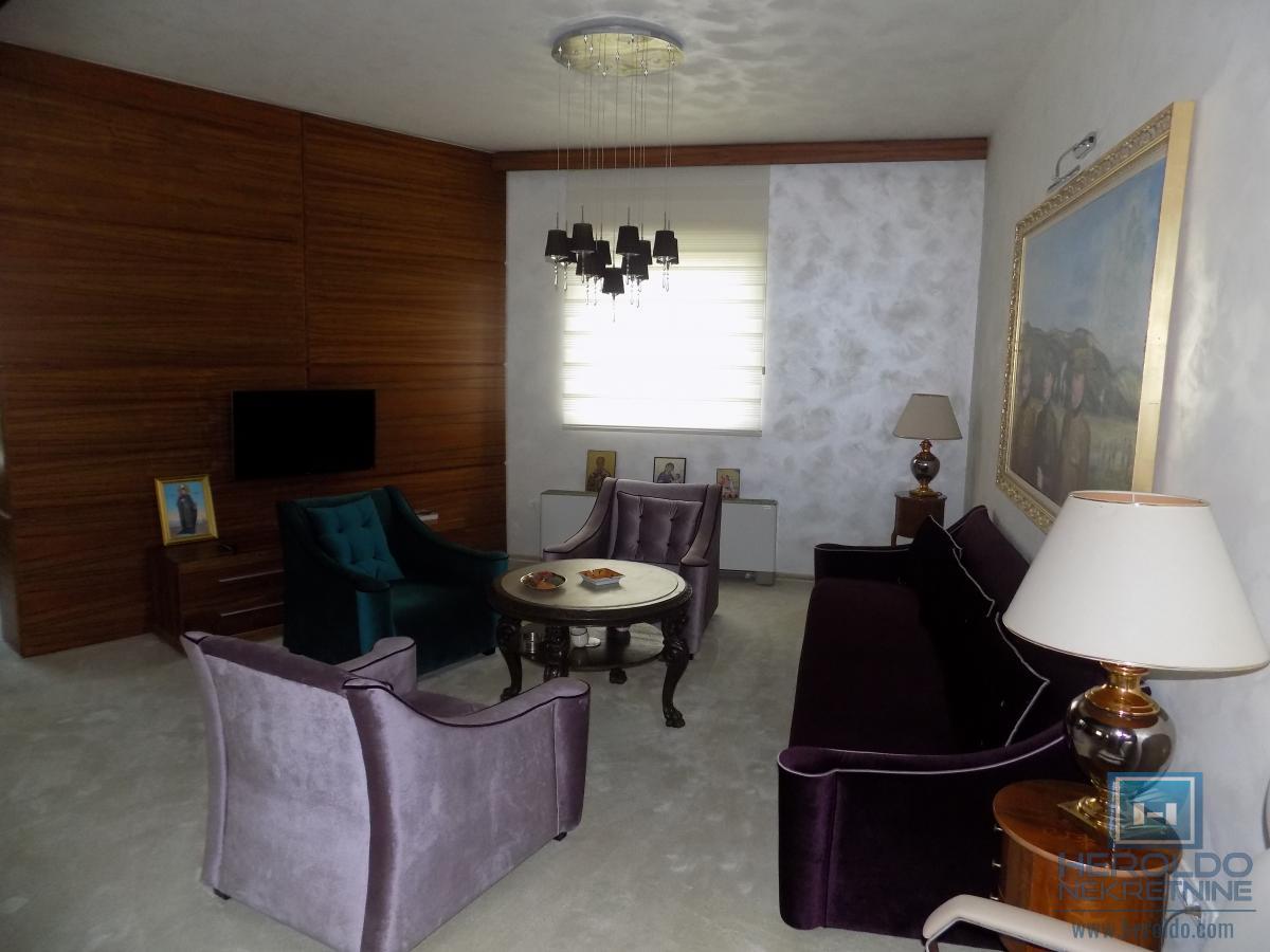 Izdajemo opremljenu poslovnu zgradu sa sedam kancelarija 46