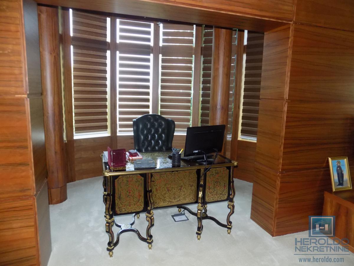 Izdajemo opremljenu poslovnu zgradu sa sedam kancelarija 49