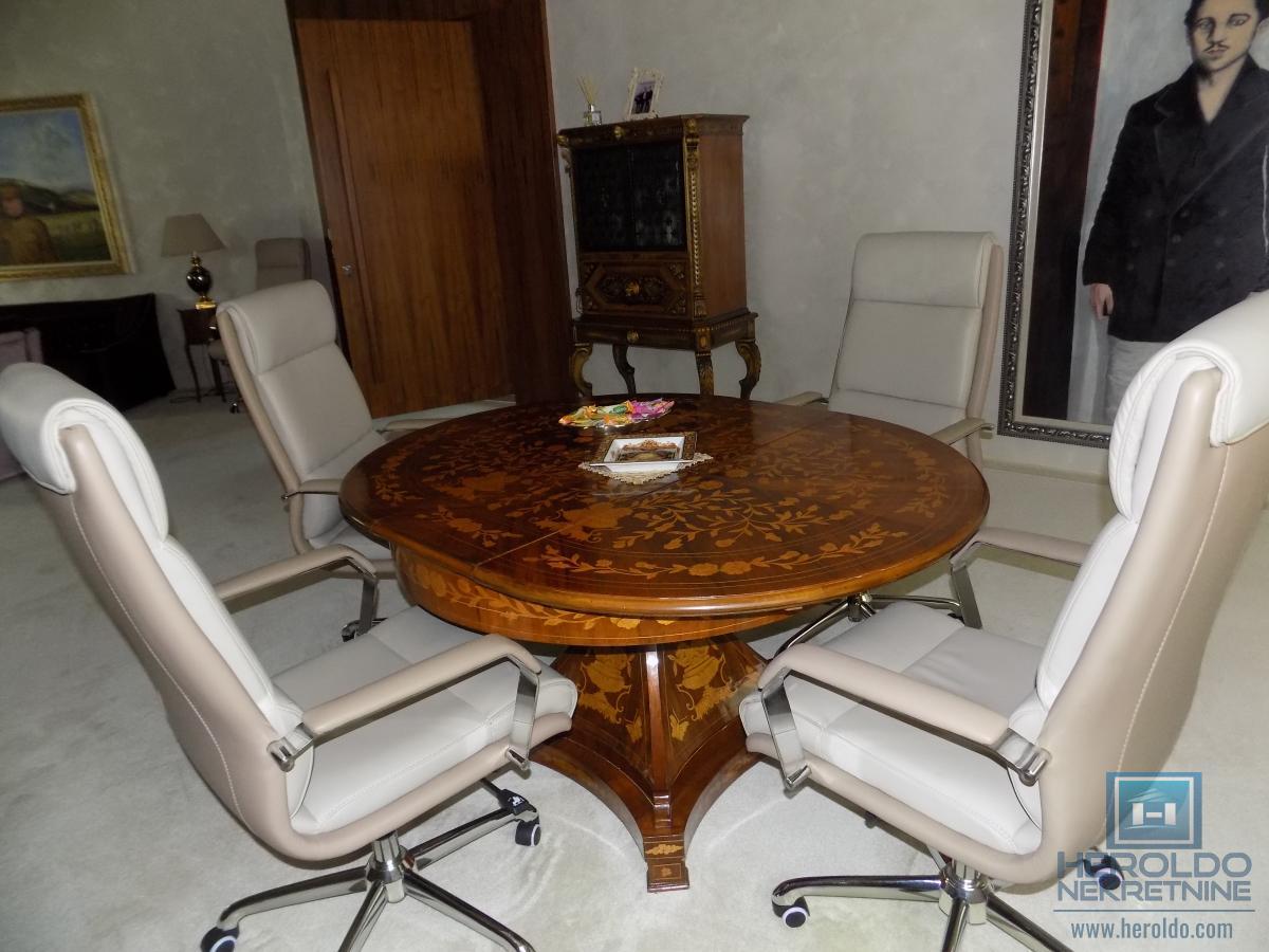 Izdajemo opremljenu poslovnu zgradu sa sedam kancelarija 50