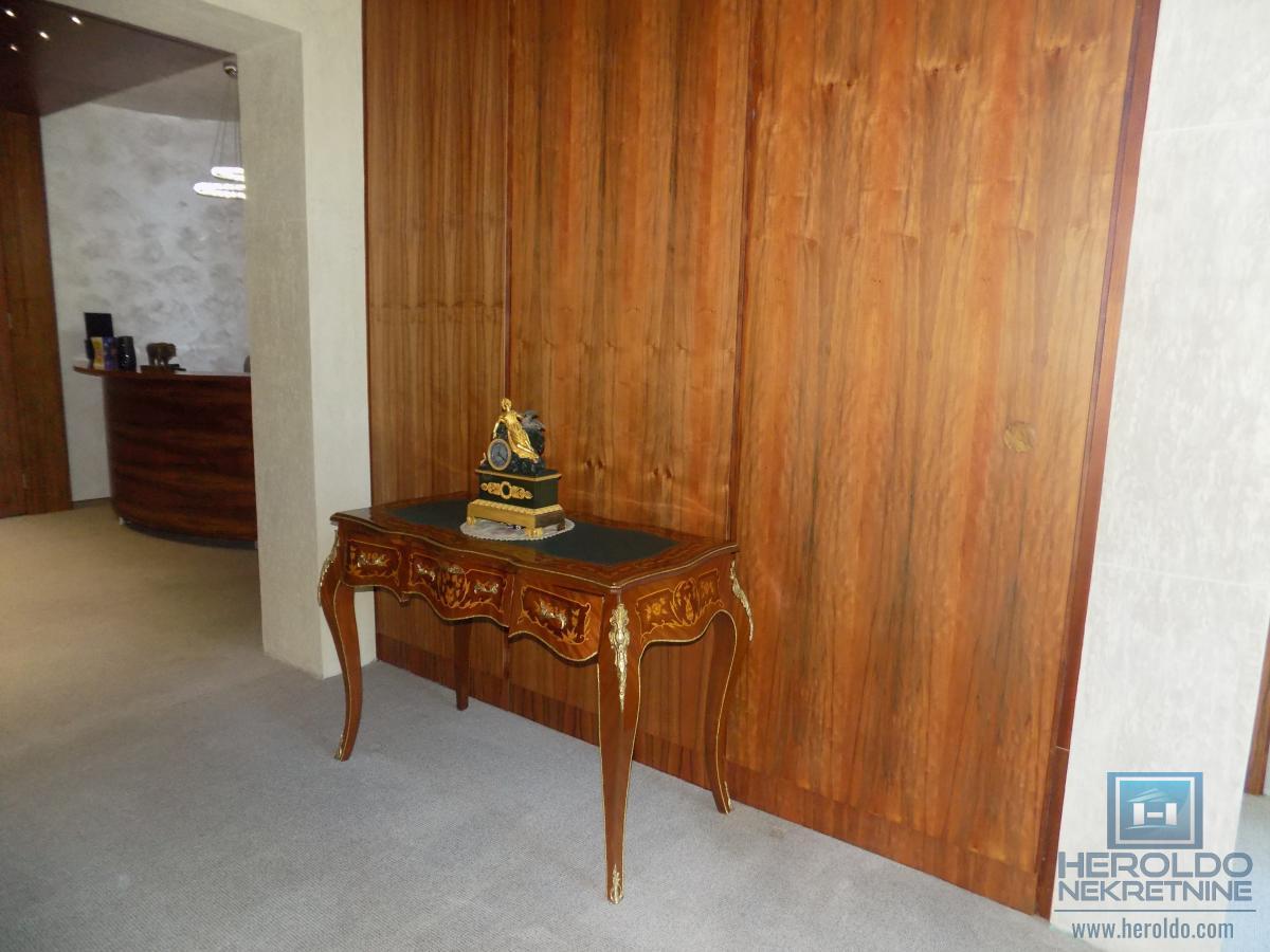 Izdajemo opremljenu poslovnu zgradu sa sedam kancelarija 21