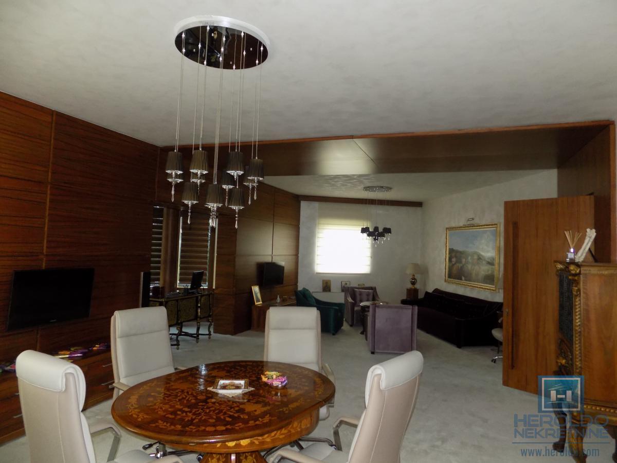 Izdajemo opremljenu poslovnu zgradu sa sedam kancelarija 4