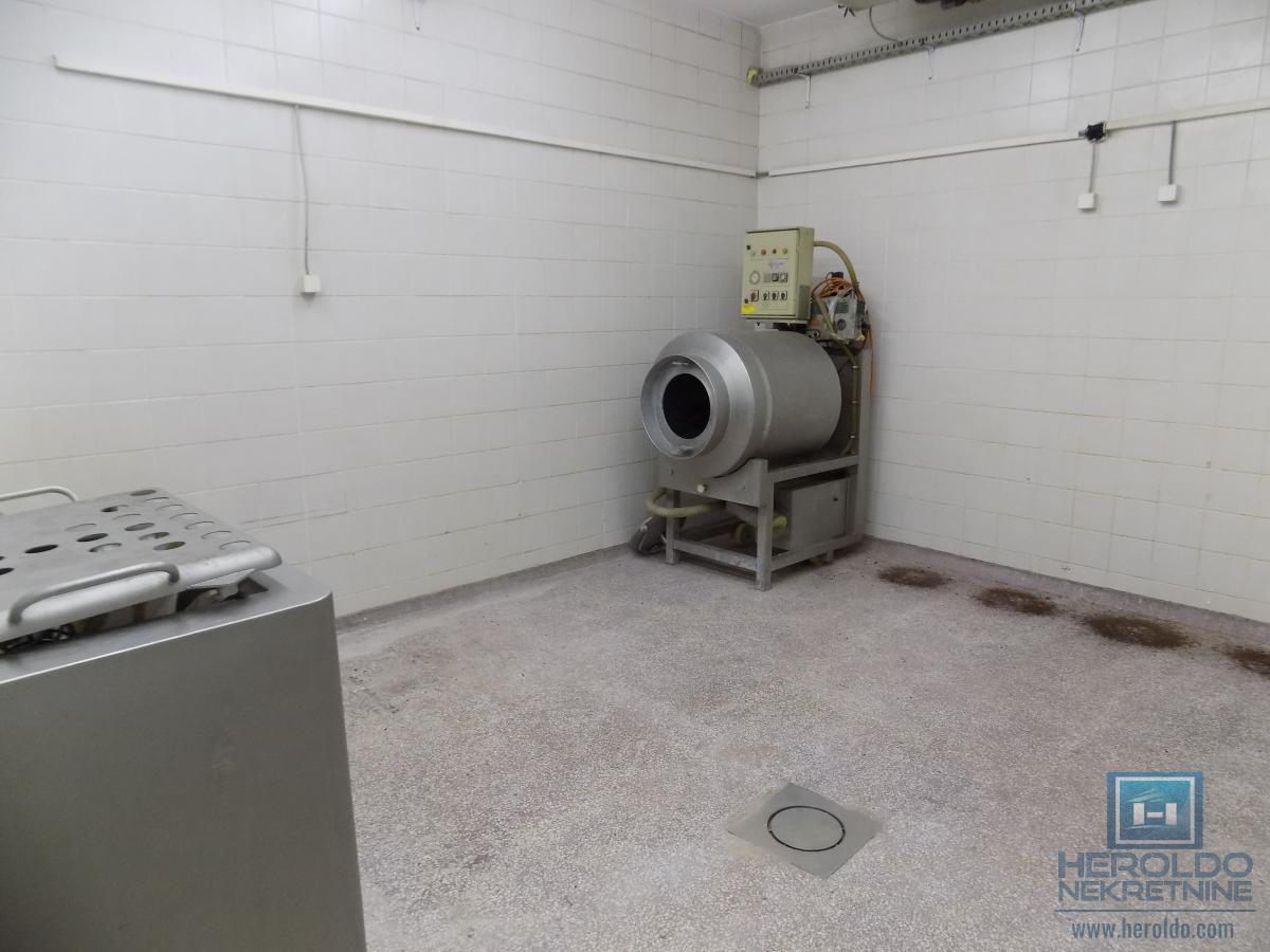 Izdajemo prostor-magacin za potrebe mesne industrije 16