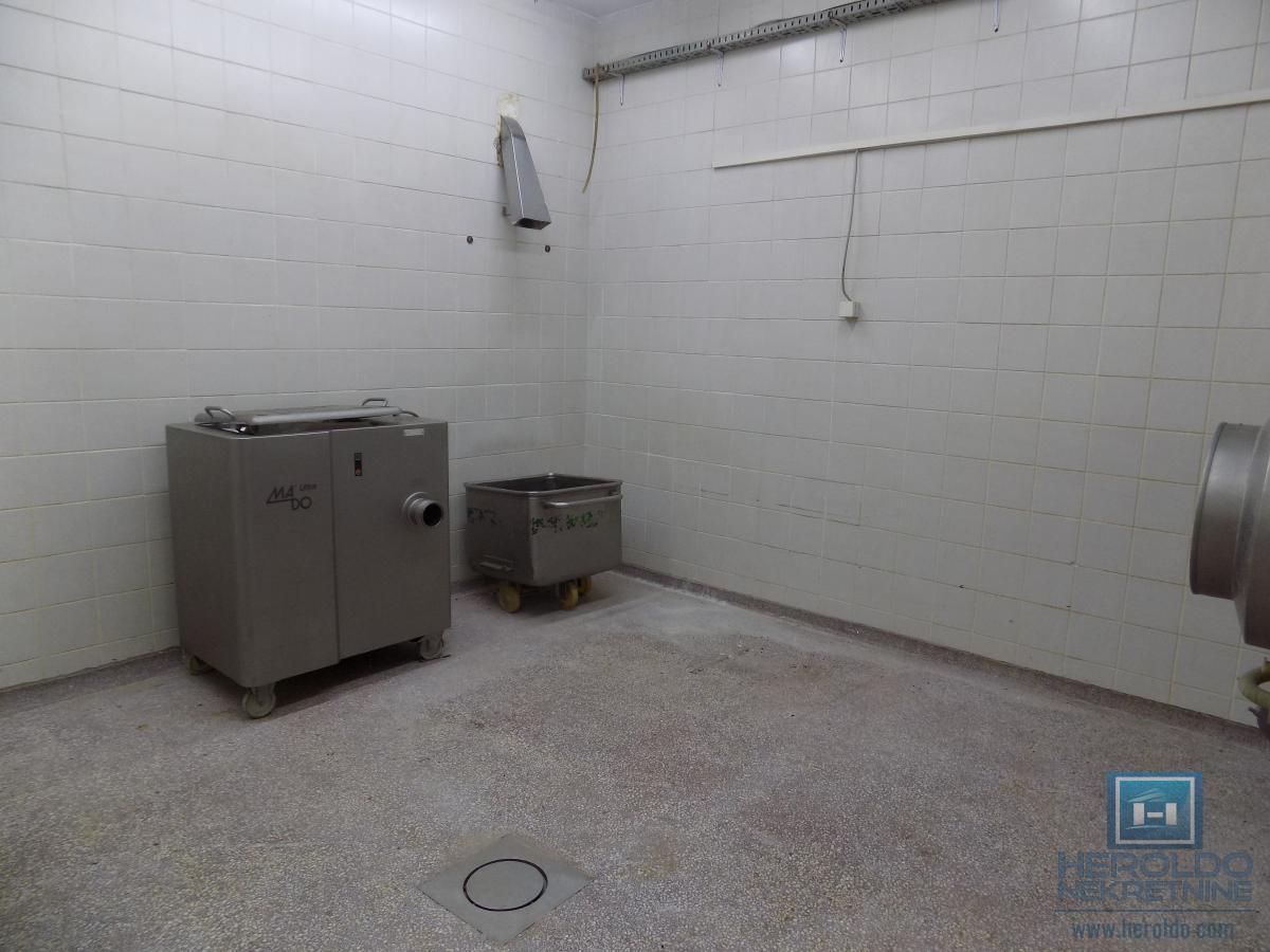 Izdajemo prostor-magacin za potrebe mesne industrije 17