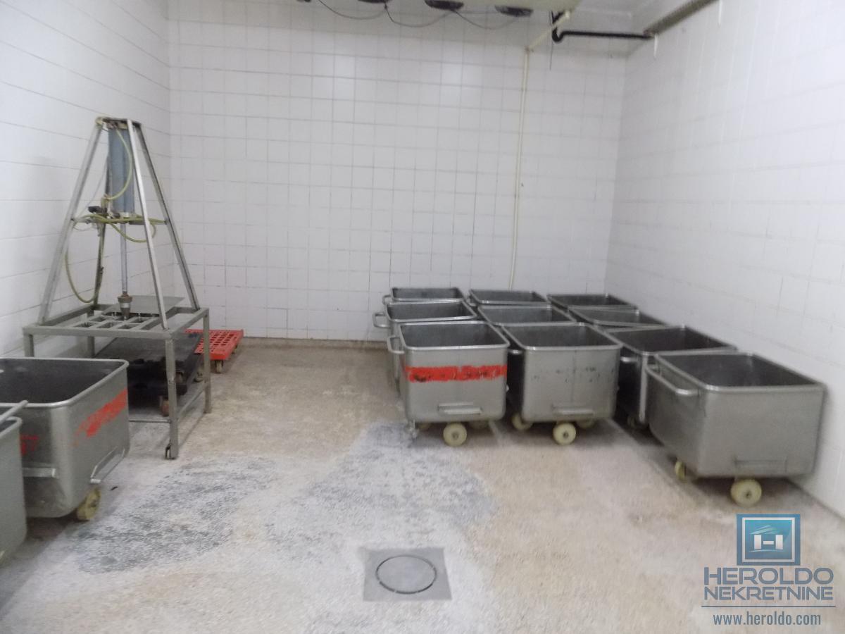 Izdajemo prostor-magacin za potrebe mesne industrije 22