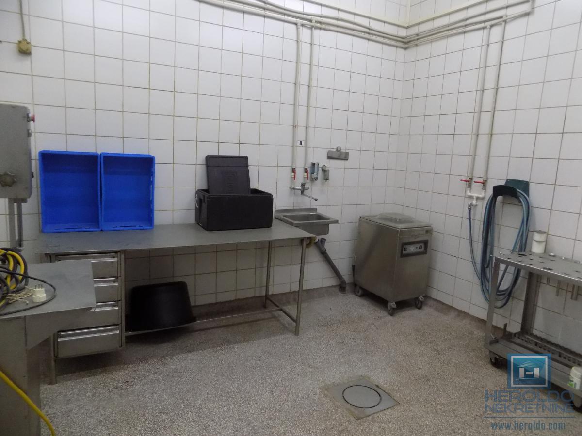 Izdajemo prostor-magacin za potrebe mesne industrije 23