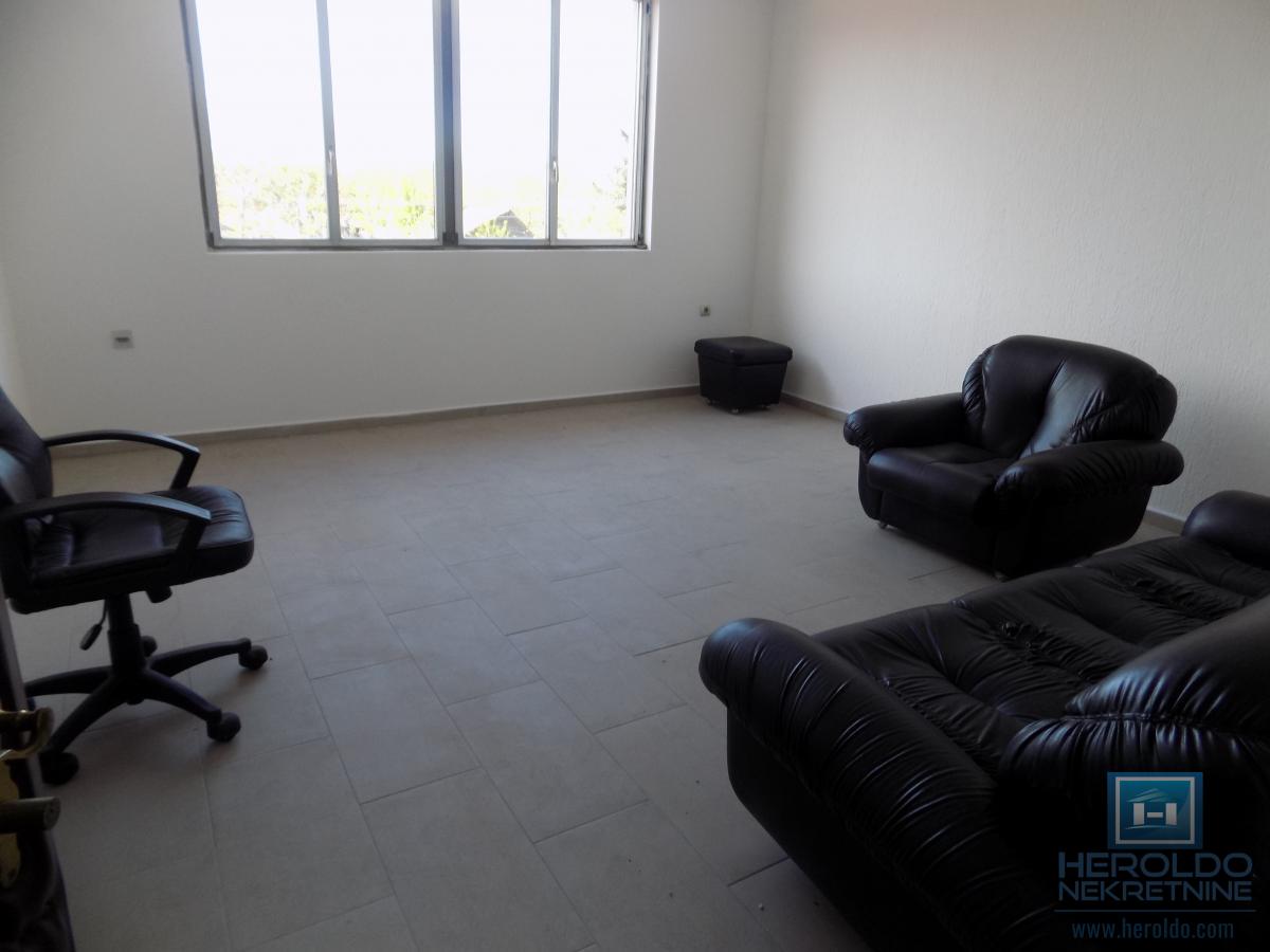 Izdajemo prostor-magacin za potrebe mesne industrije 42