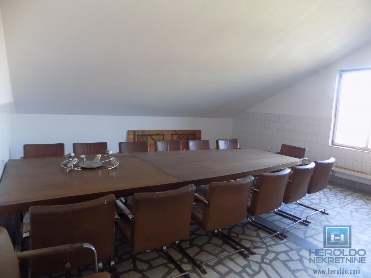 Izdajemo prostor-magacin za potrebe mesne industrije 43