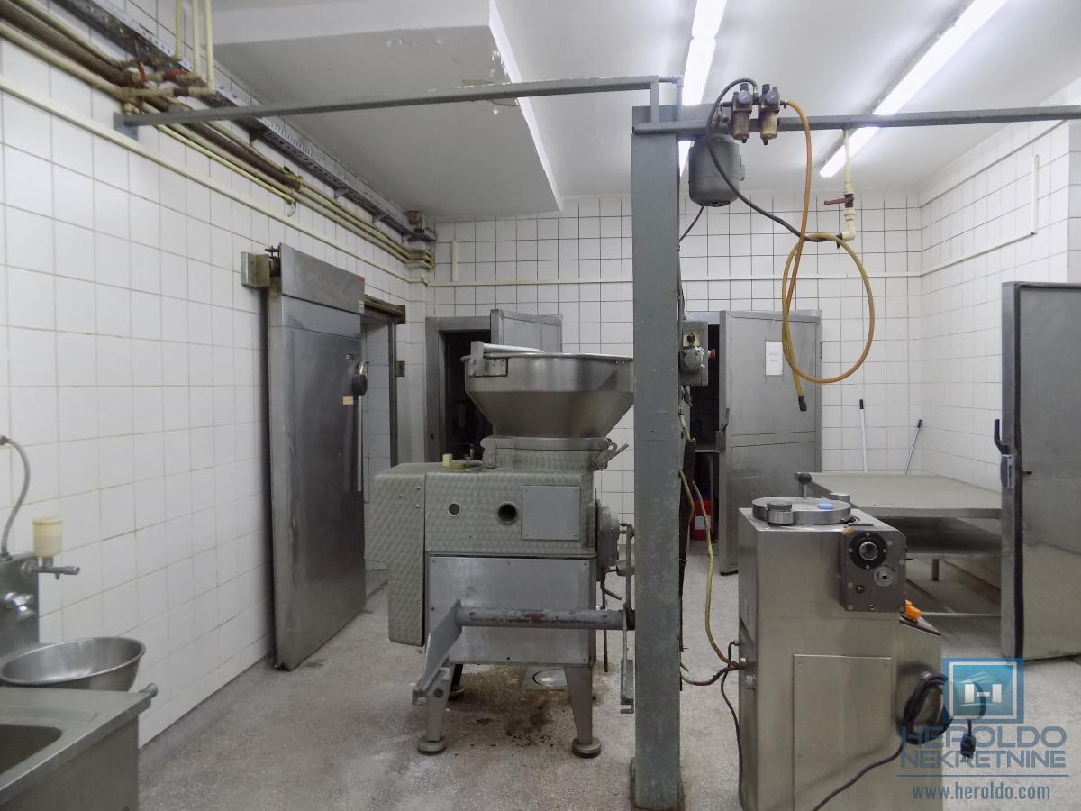 Izdajemo prostor-magacin za potrebe mesne industrije 12