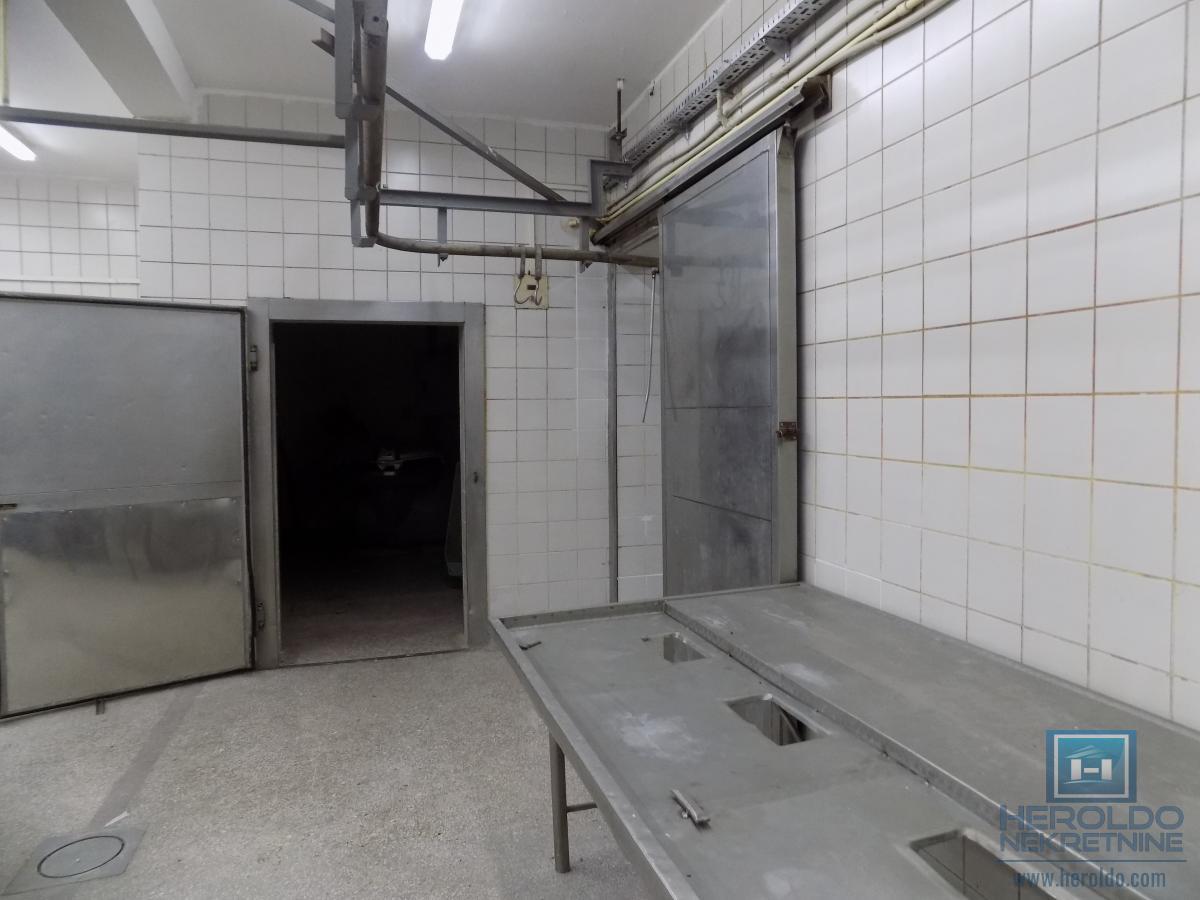 Izdajemo prostor-magacin za potrebe mesne industrije 13