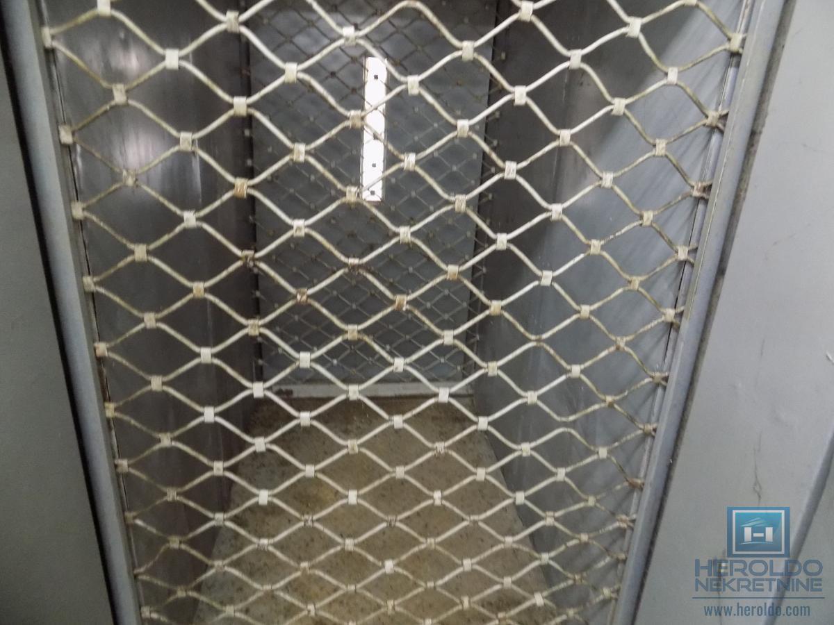 Izdajemo prostor-magacin za potrebe mesne industrije 14