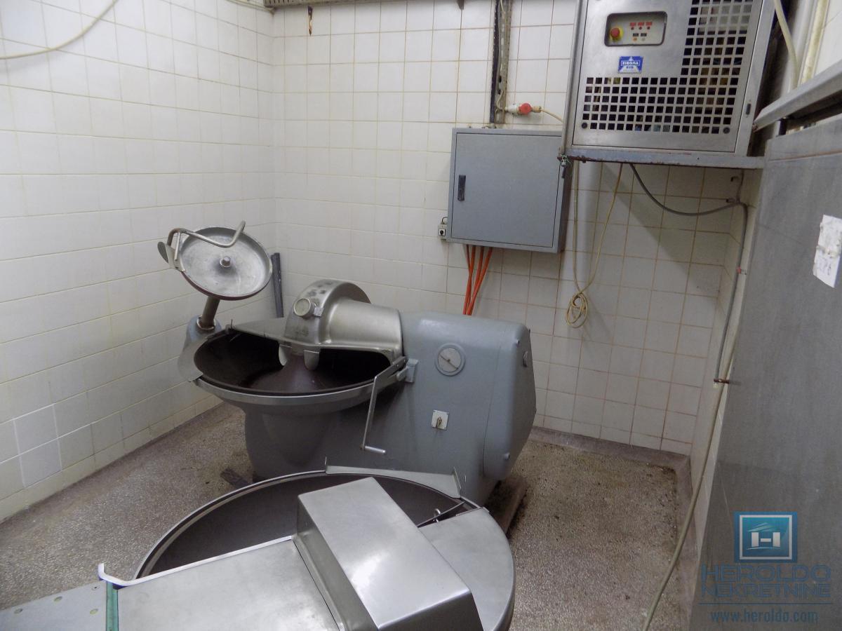 Izdajemo prostor-magacin za potrebe mesne industrije 15