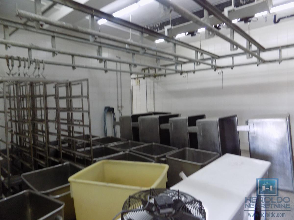 Izdajemo prostor-magacin za potrebe mesne industrije 8