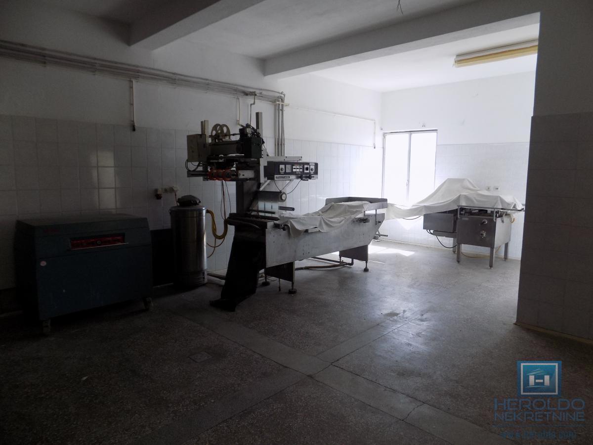 Izdajemo prostor-magacin za potrebe mesne industrije 33