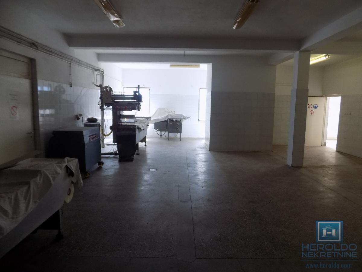 Izdajemo prostor-magacin za potrebe mesne industrije 36