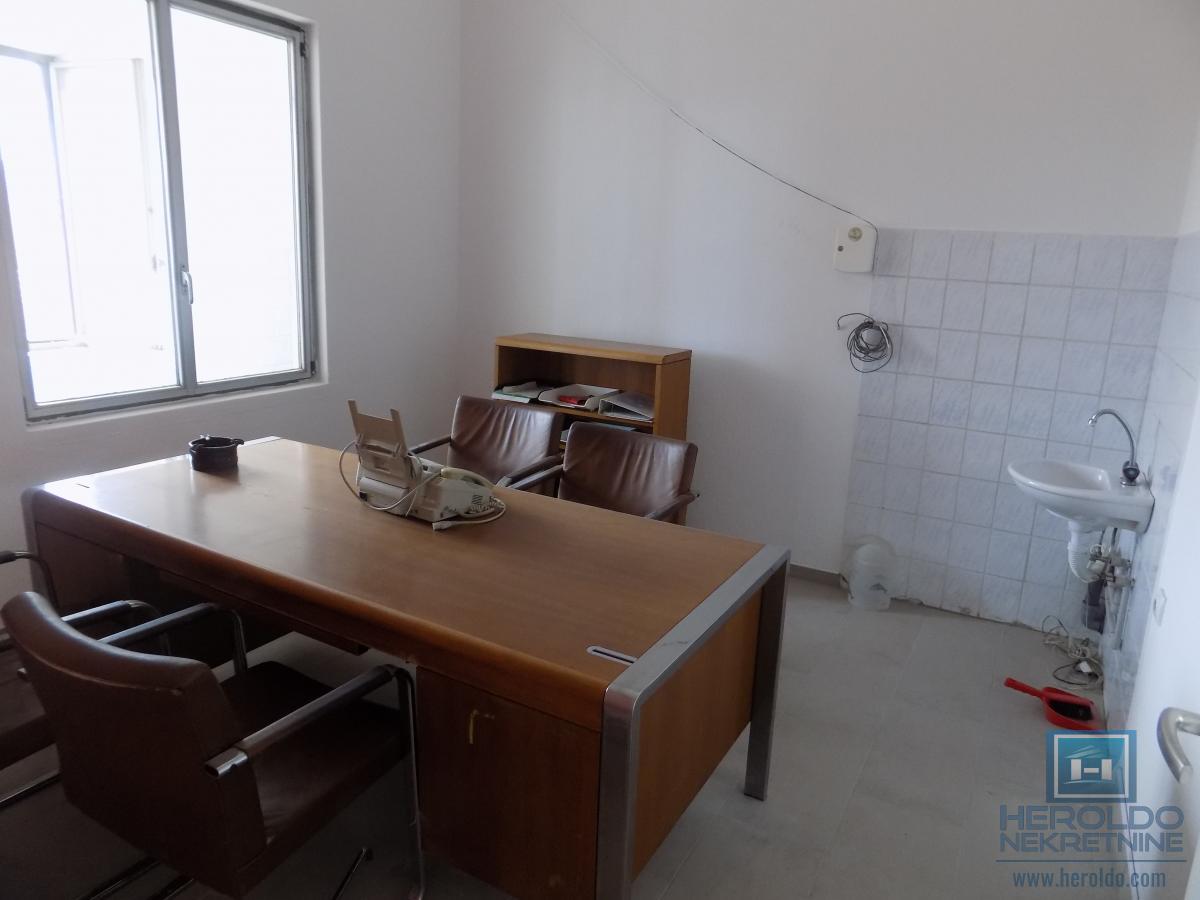 Izdajemo prostor-magacin za potrebe mesne industrije 37