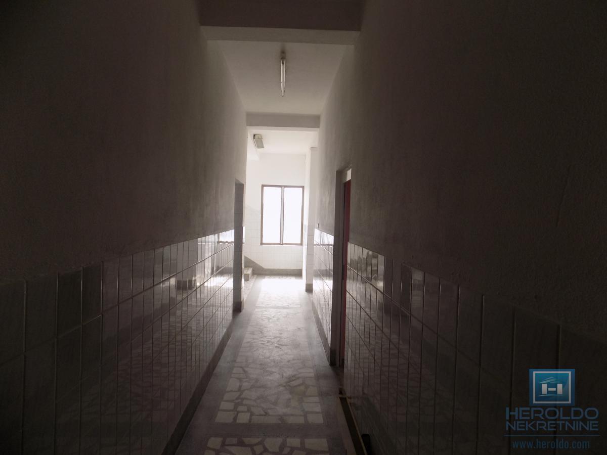 Izdajemo prostor-magacin za potrebe mesne industrije 39