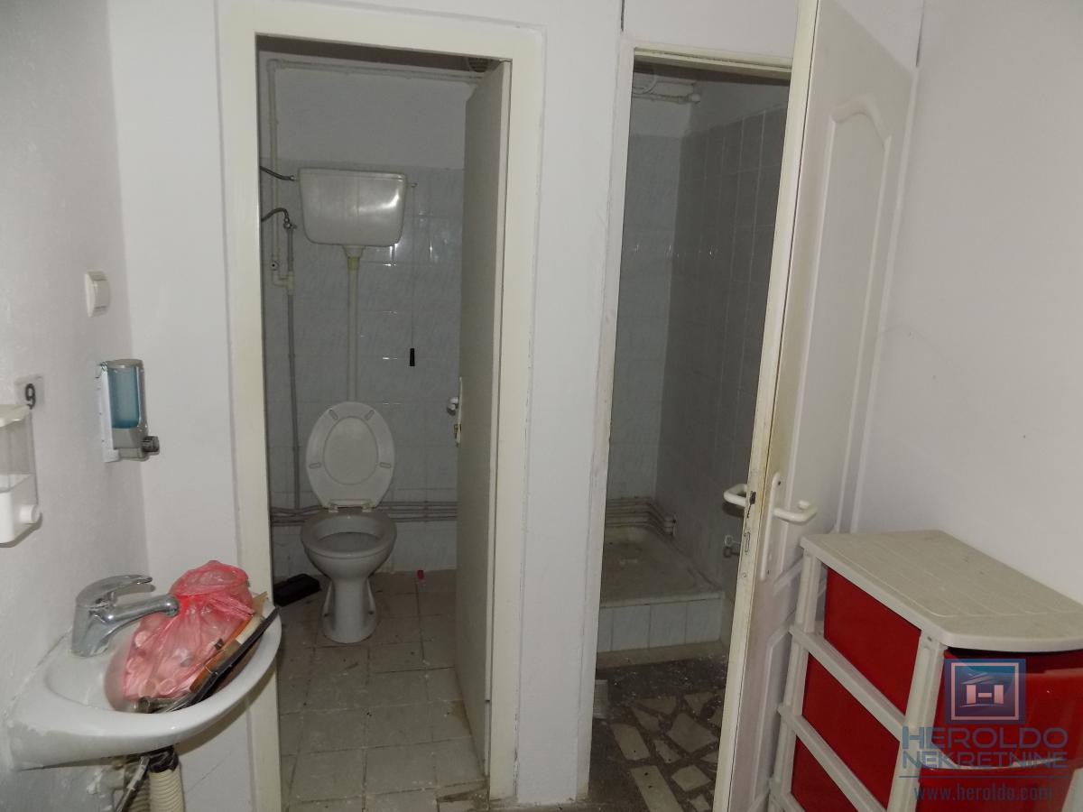 Izdajemo prostor-magacin za potrebe mesne industrije 40