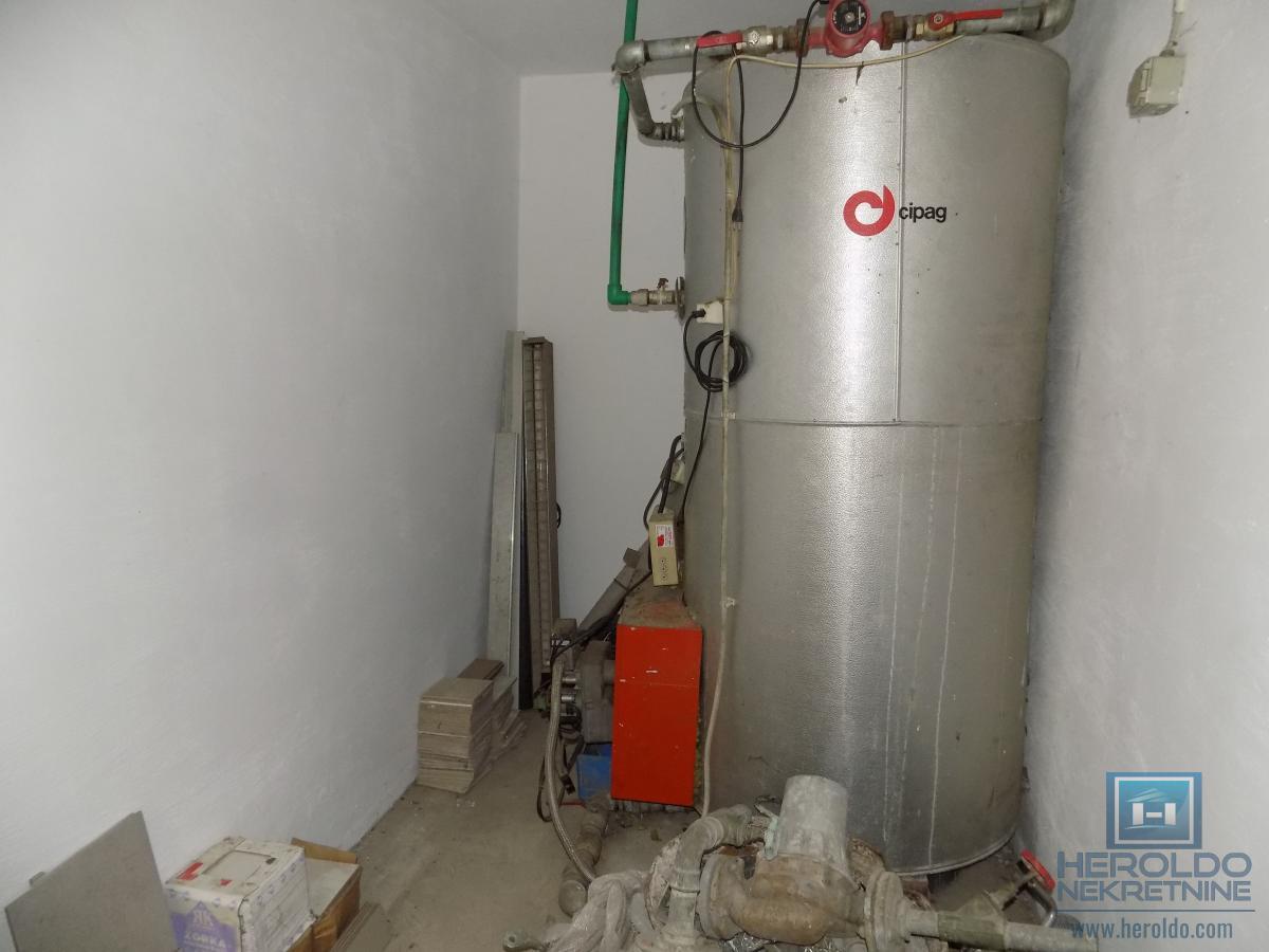 Izdajemo prostor-magacin za potrebe mesne industrije 28