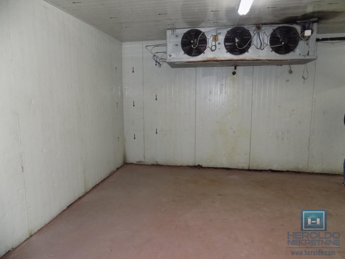 Izdajemo prostor-magacin za potrebe mesne industrije 32