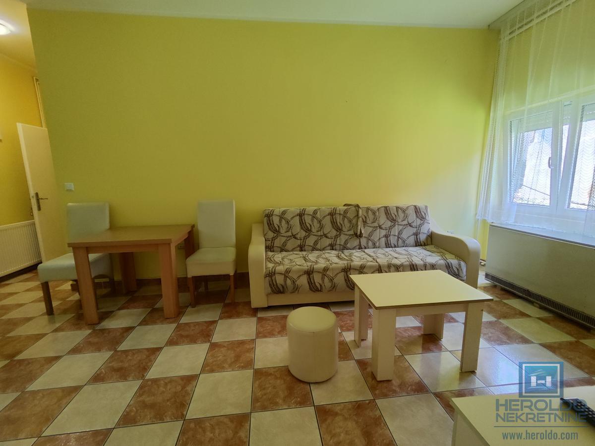 Jednosoban stan u centru, prizemlje 5