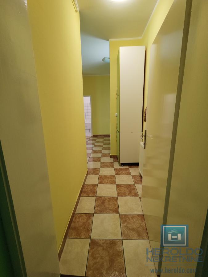 Jednosoban stan u centru, prizemlje 7