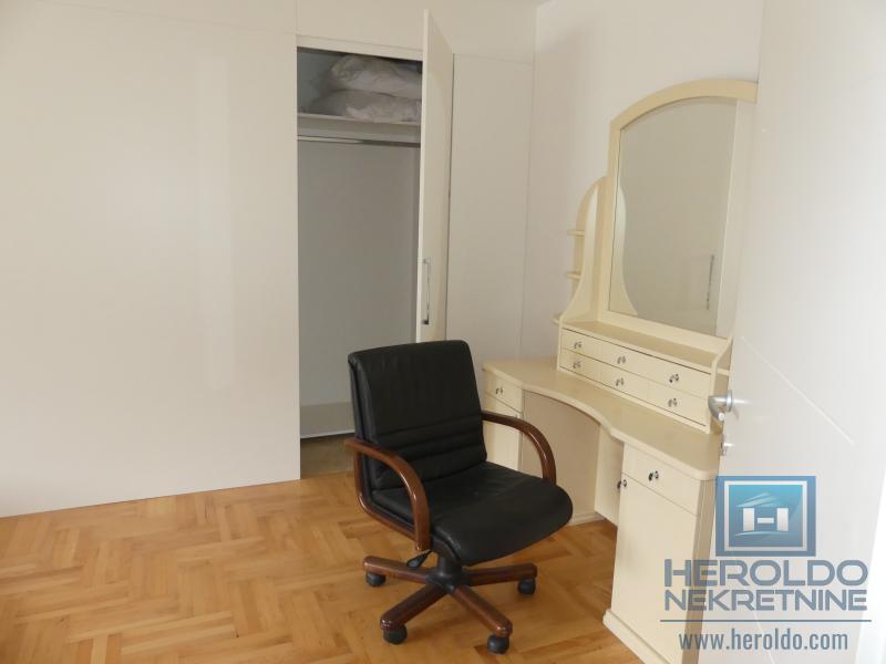 Komforan četvorosoban stan u Plavuši, Jagodina 26