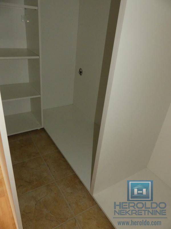 Komforan četvorosoban stan u Plavuši, Jagodina 27