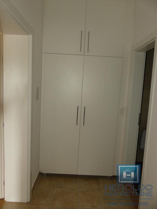 Komforan četvorosoban stan u Plavuši, Jagodina 28