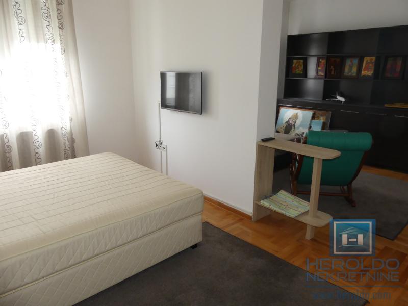 Komforan četvorosoban stan u Plavuši, Jagodina 18