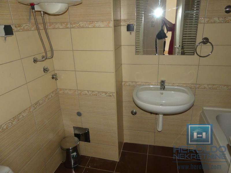 Komforan četvorosoban stan u Plavuši, Jagodina 23