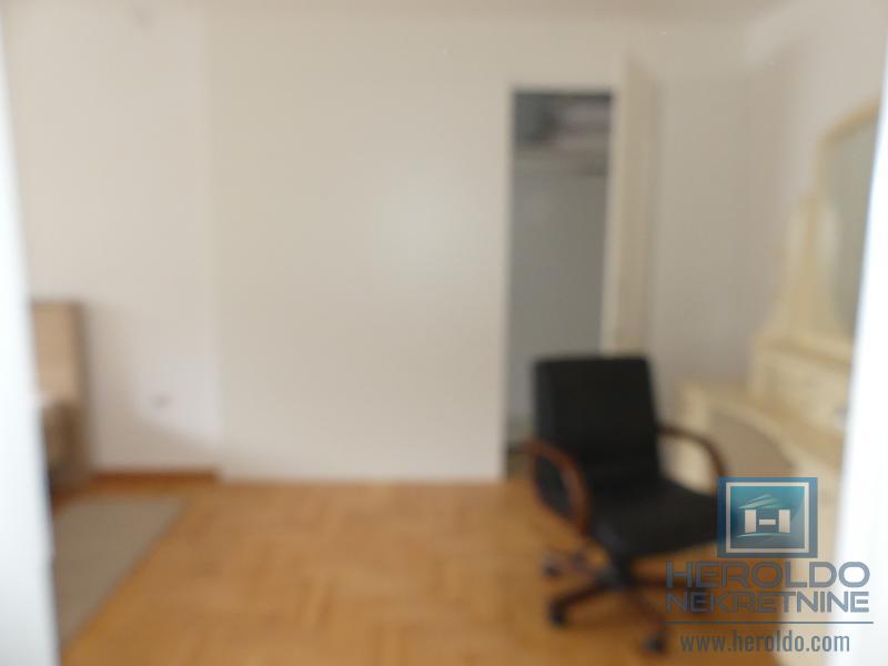 Komforan četvorosoban stan u Plavuši, Jagodina 25