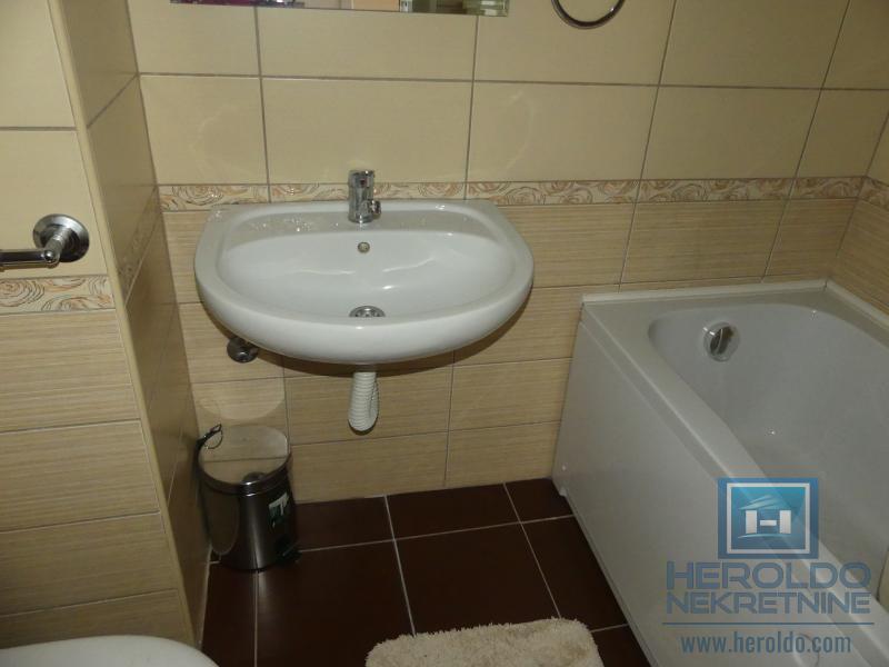 Komforan četvorosoban stan u Plavuši, Jagodina 10