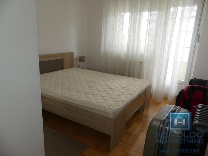 Komforan četvorosoban stan u Plavuši, Jagodina 12