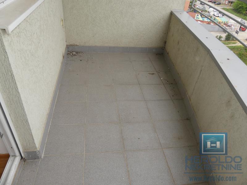 Komforan četvorosoban stan u Plavuši, Jagodina 14