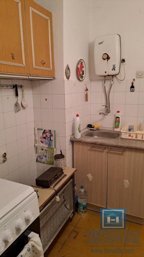 Komforan, namešten, dvosoban stan na Pivari 9