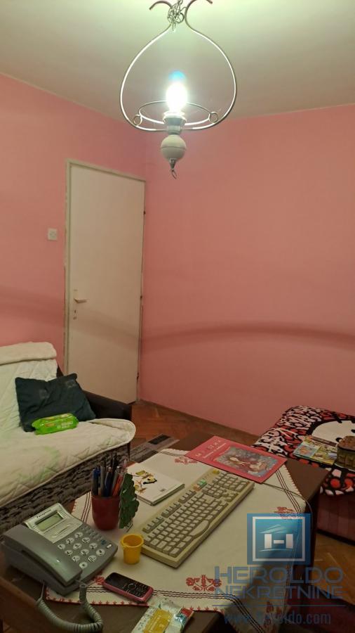 Komforan, namešten, dvosoban stan na Pivari 6