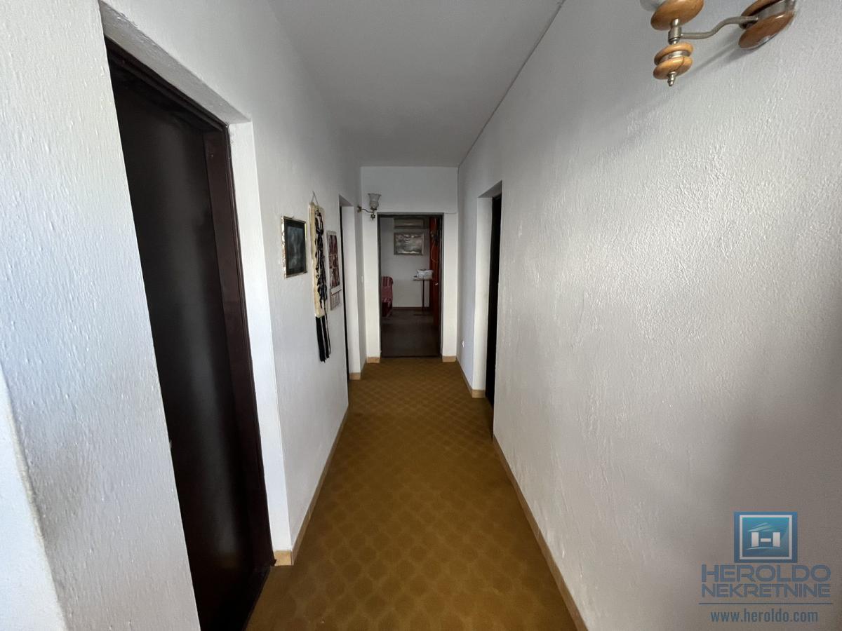 Komforna kuća na Budžinom brdu 24